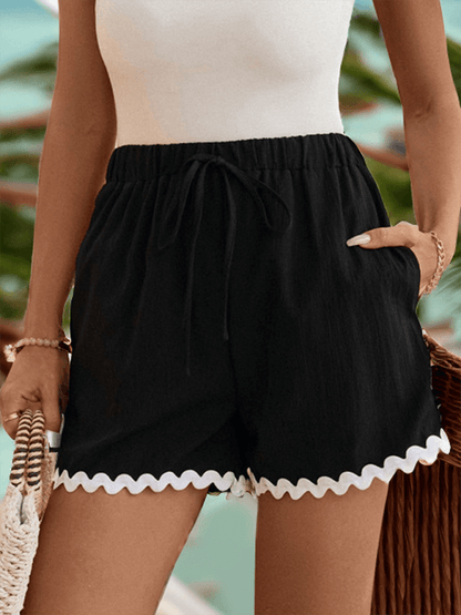 Women's Contrast Color Lace Casual Elastic Shorts Black